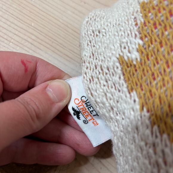 (2) Sweet Street NWT Set of 2 Square Soft Knit Multicolor Bat Pillows 20x20 - Picture 4 of 7